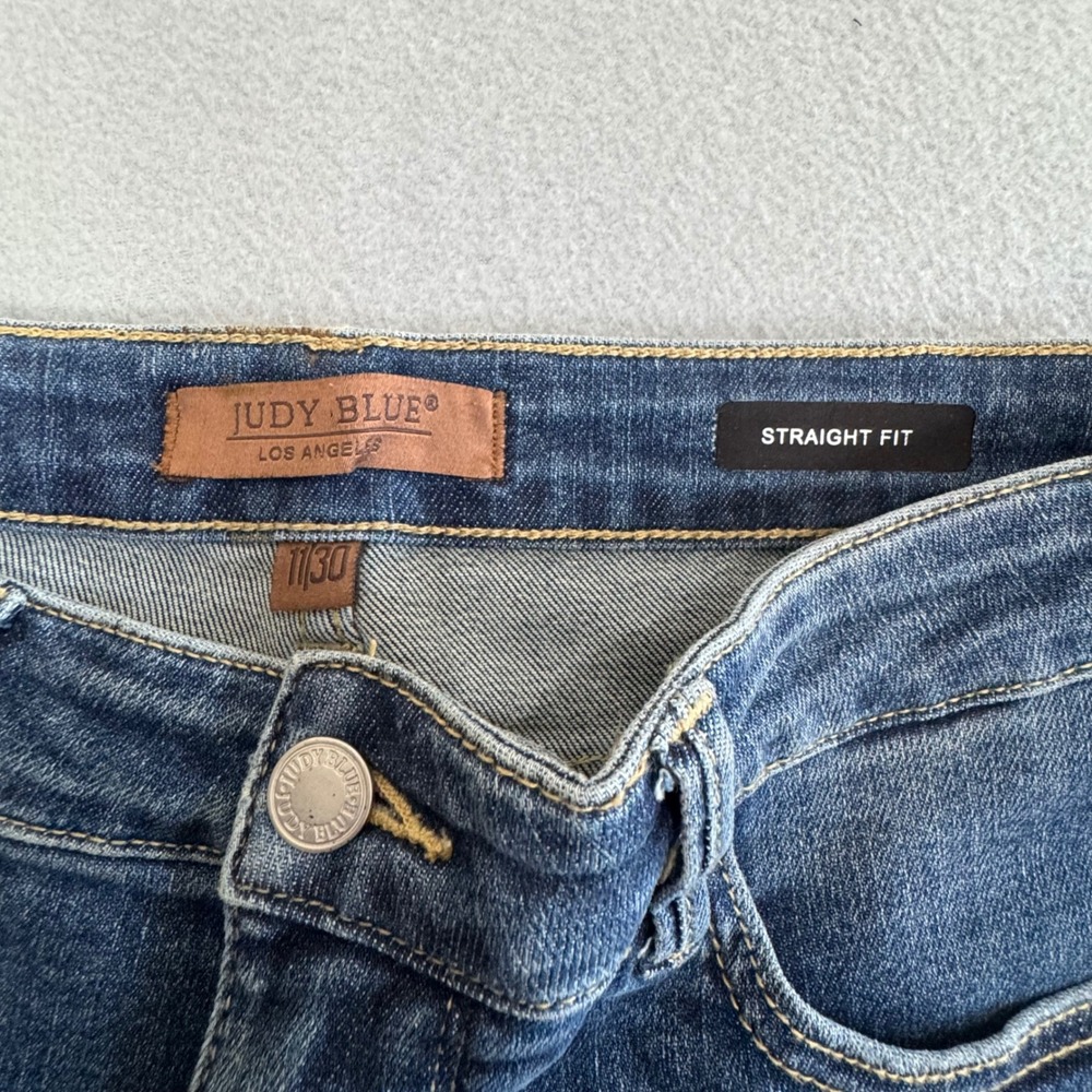 Judy Blue Straight Fit Jeans Sz 11/30 Raw Hem High Rise Soft Classic Blue Denim - Picture 4 of 10